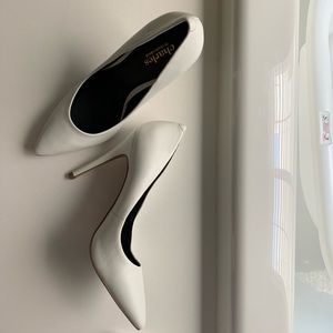 Charles David white pumps new without tags